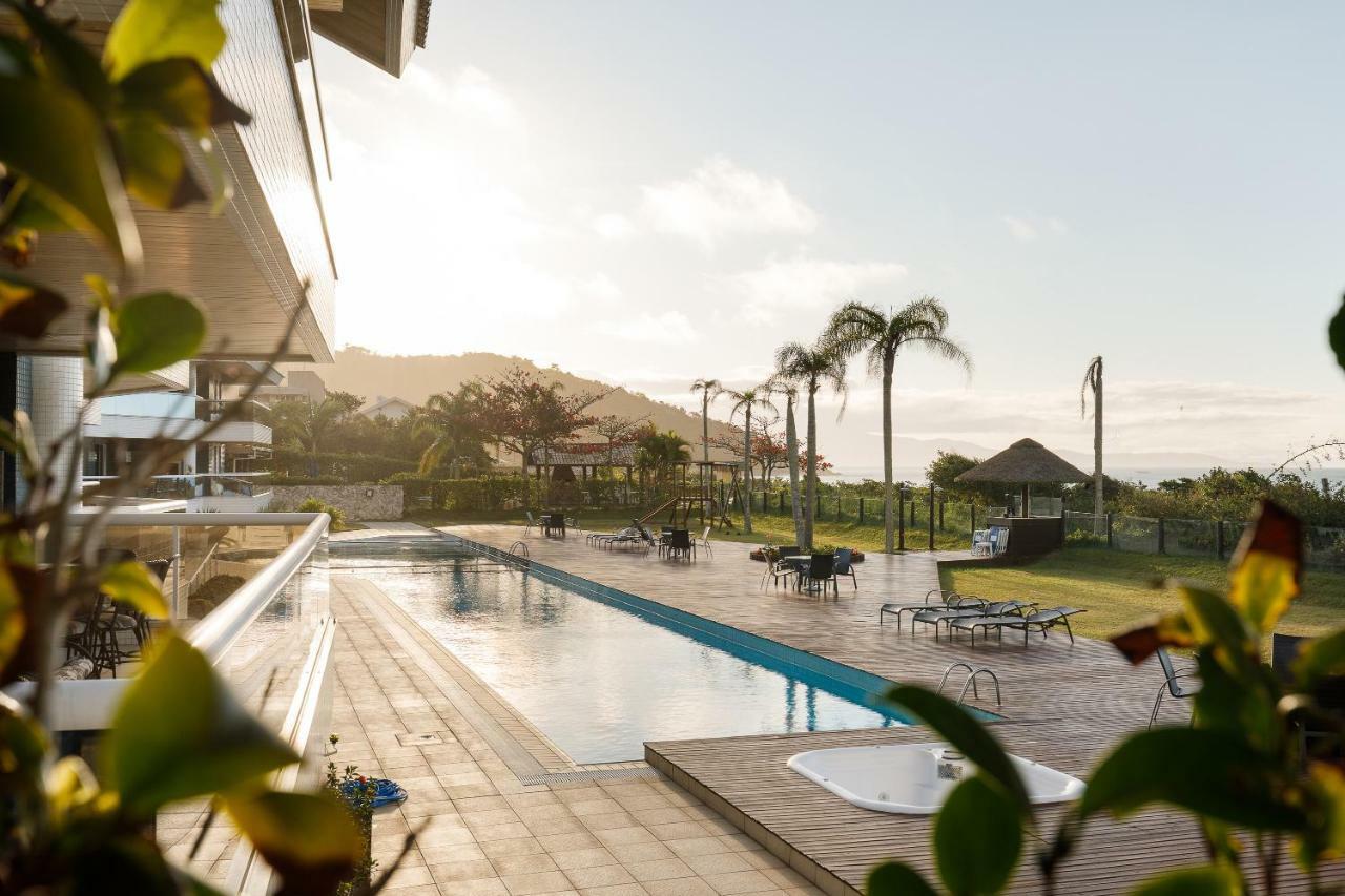 Apartamento com 4 suítes pé na areia Florianópolis Esterno foto