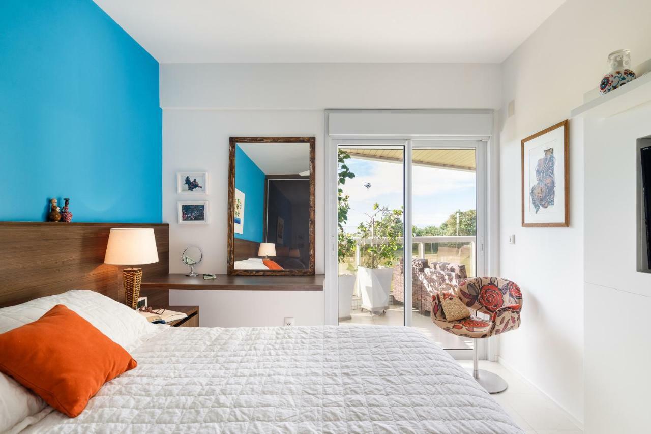 Apartamento com 4 suítes pé na areia Florianópolis Esterno foto