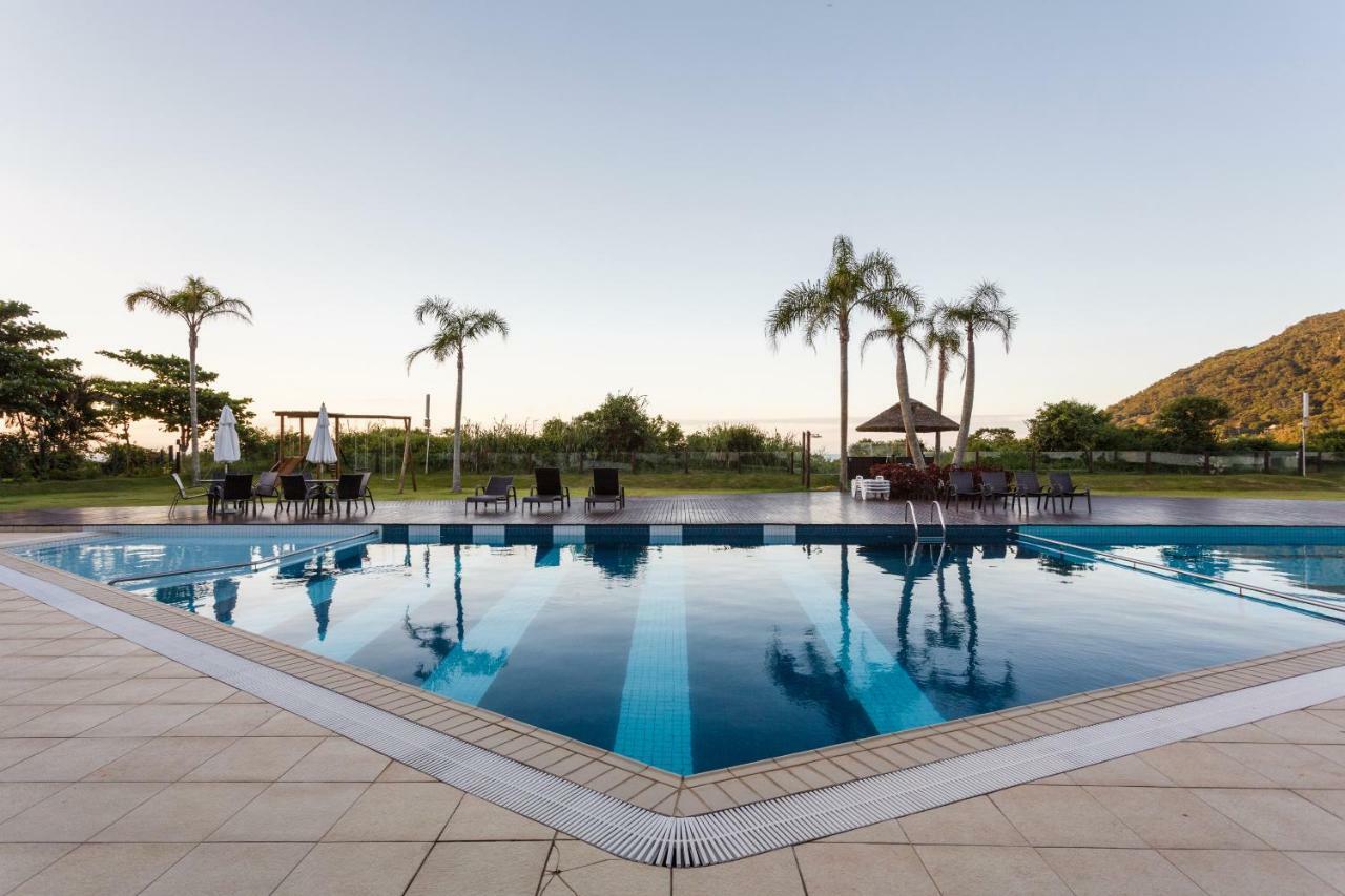 Apartamento com 4 suítes pé na areia Florianópolis Esterno foto