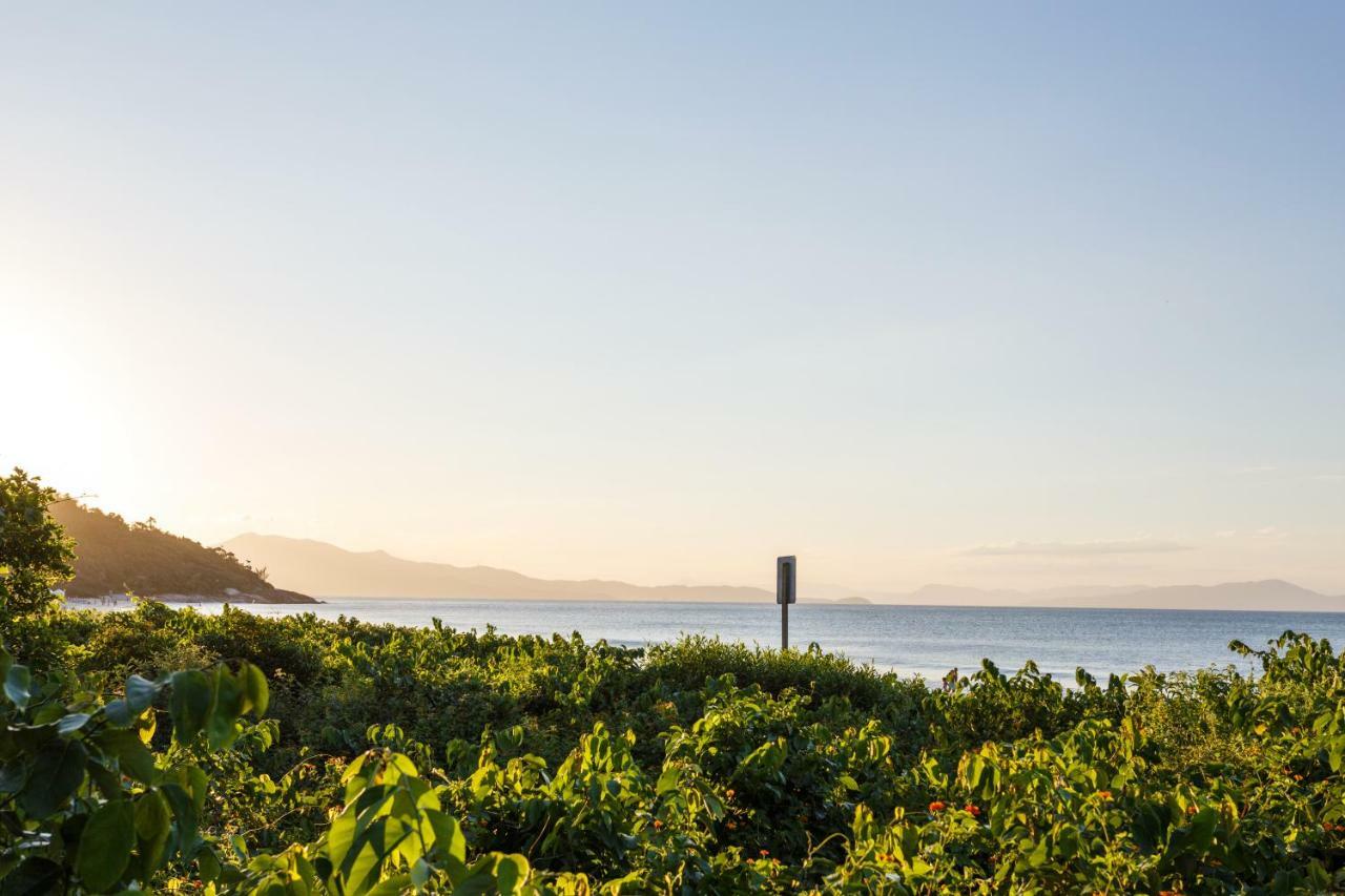 Apartamento com 4 suítes pé na areia Florianópolis Esterno foto
